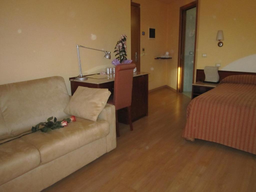 Hotel Al Sole - Enjoy Holiday Cavaion Veronese Exterior photo