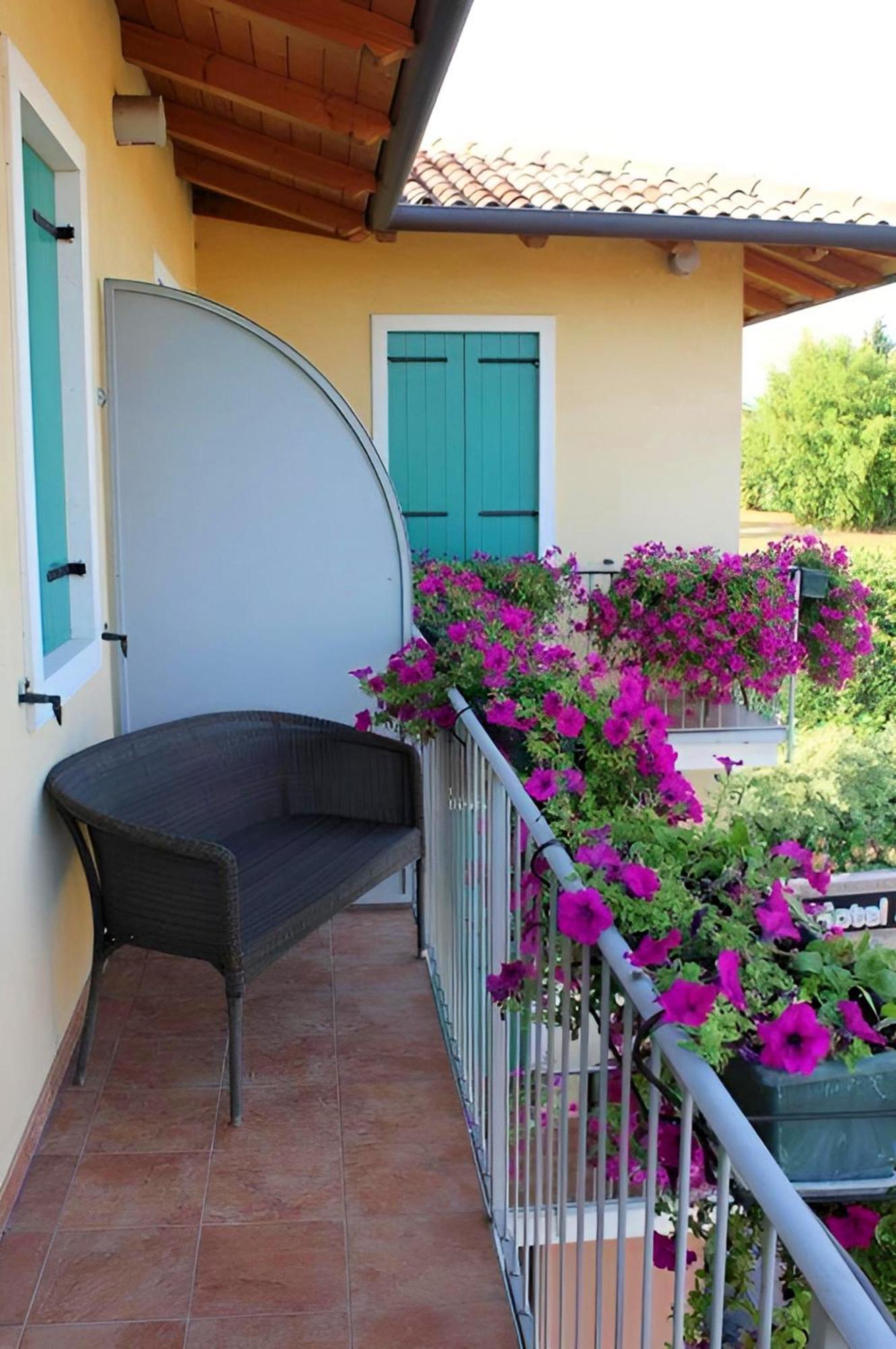 Hotel Al Sole - Enjoy Holiday Cavaion Veronese Exterior photo