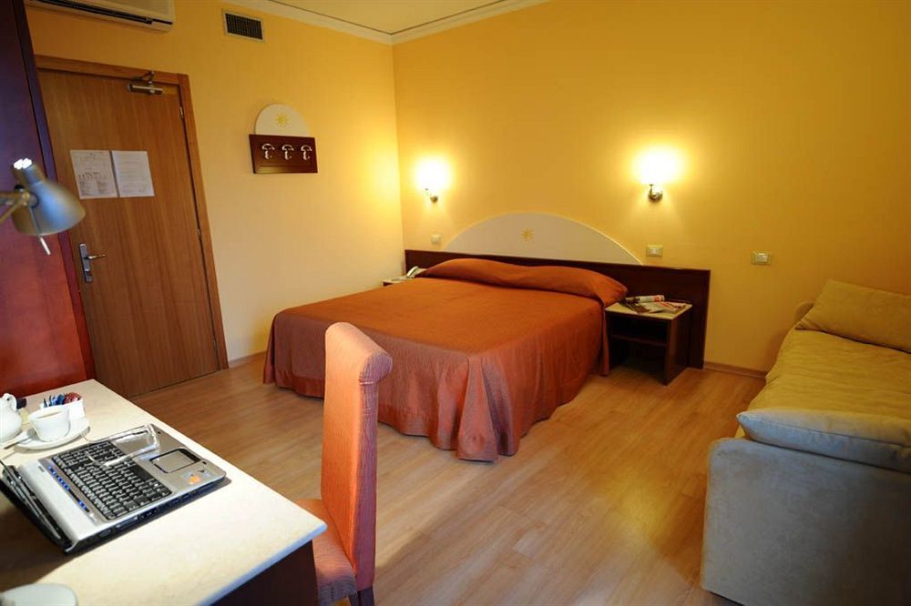 Hotel Al Sole - Enjoy Holiday Cavaion Veronese Exterior photo